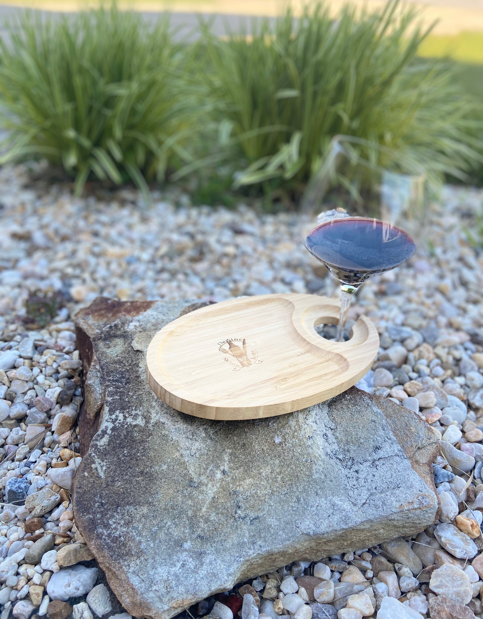 Wine plate w/glass holder